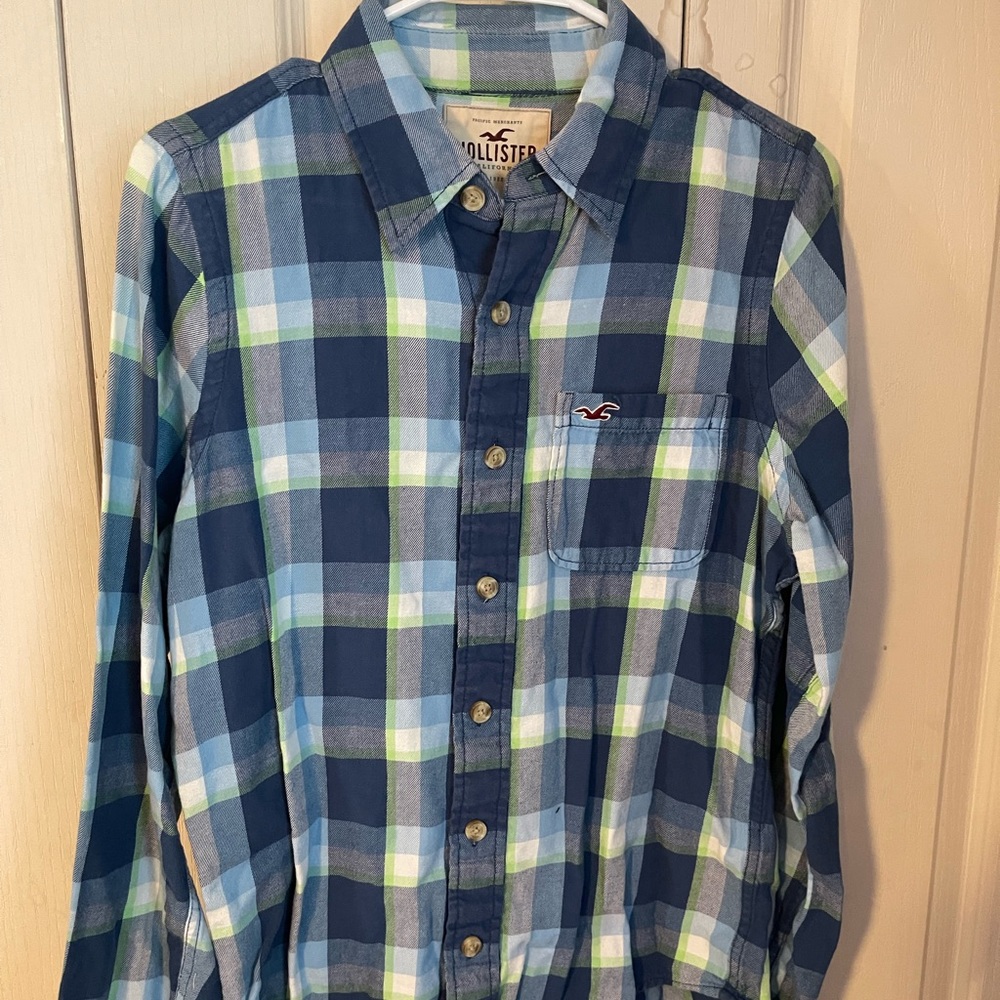 Hollister Plaid Shirt, size small, and hardly used.